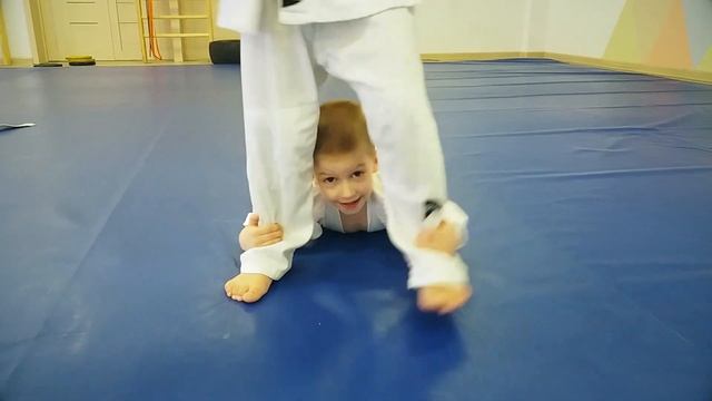 Горизонтальные подтягивания (5 группа) смотреть онлайн