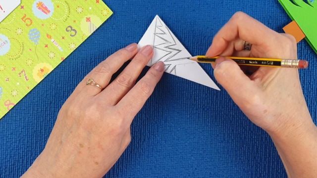 Снежинка на Рождество! Как просто и красиво вырезать снежинку из бумаги. Простая снежинка. смотреть онлайн