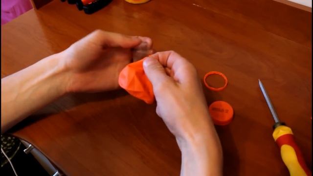 КАК СДЕЛАТЬ КАРМАННУЮ РОГАТКУ / HOW TO MAKE A POCKET SLINGSHOT смотреть онлайн