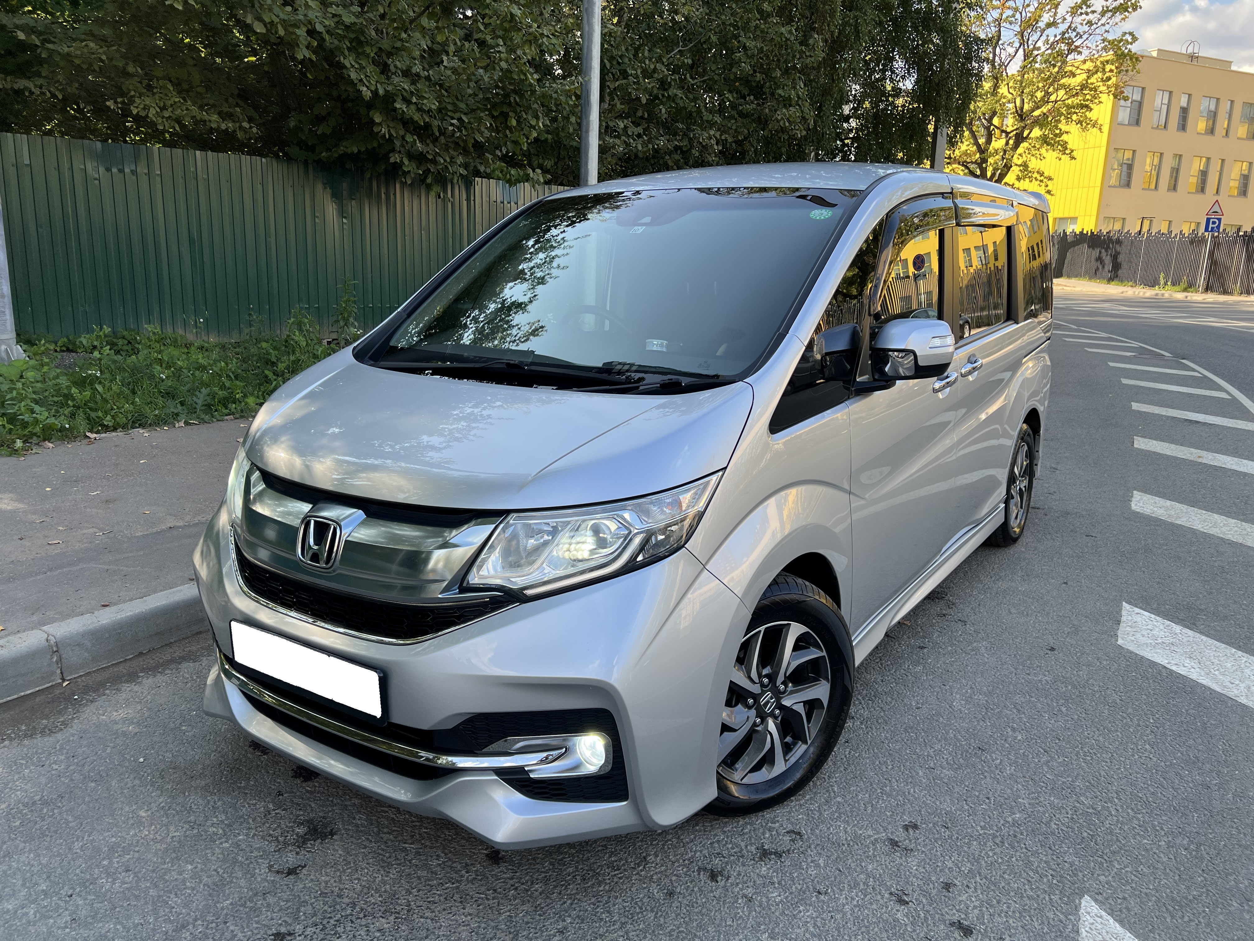 Honda Stepwgn Spada 2015 1.5 смотреть онлайн