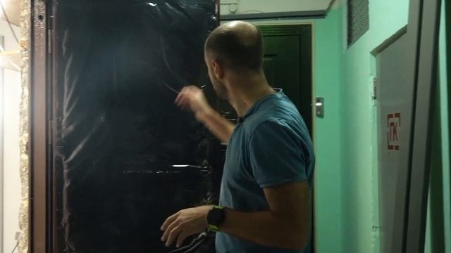 Придаем входным дверям новый вид! / Как обновить старую дверь своими руками? смотреть онлайн