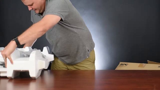 Unboxing the APC Smart-UPS смотреть онлайн
