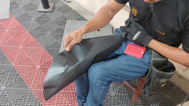 COMO ENVELOPAR UMA PEÇA DE MOTO COM O ADESIVO PRETO FOSCO SEM ESTRAGAR O ADESIVO смотреть онлайн