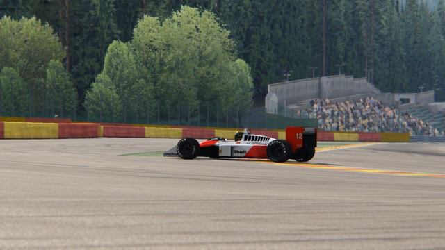Assetto Corsa - McLaren MP4/4 at Spa Francorchamps смотреть онлайн