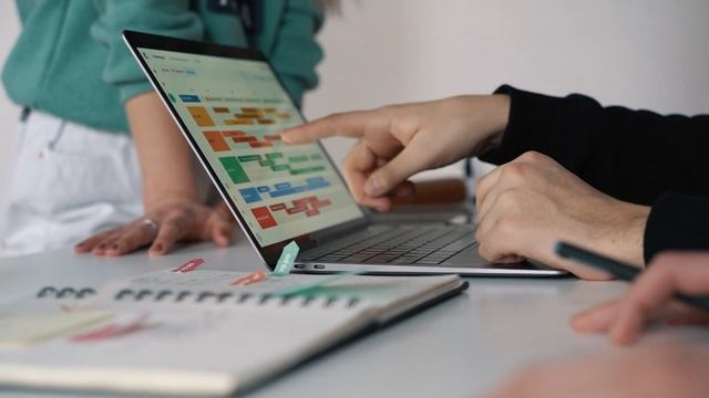 ¿Qué hace un Tester Junior? смотреть онлайн