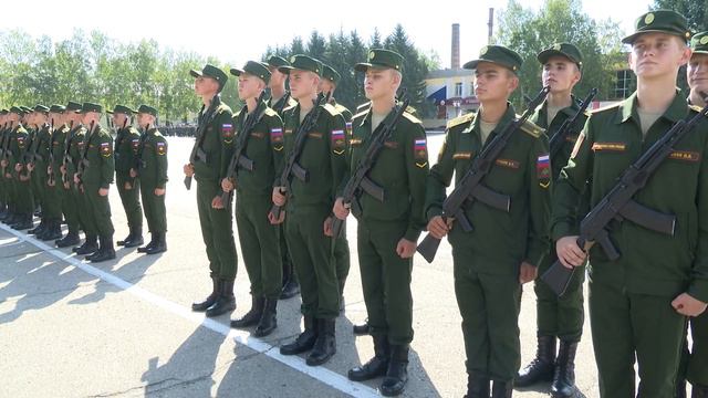 Первокурсники ДВОКУ приняли присягу в Благовещенске смотреть онлайн