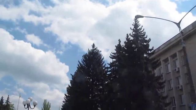 Вывесили флаг в Свердловске сепаратисты. смотреть онлайн