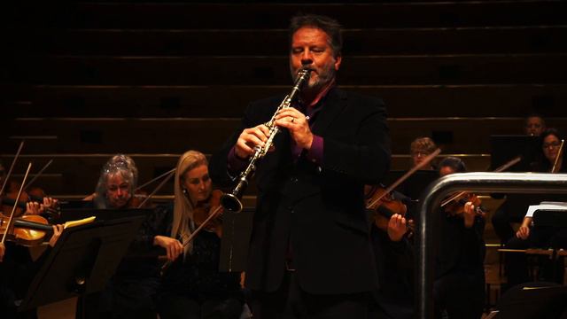 APO Unwrap Mozart's Clarinet Concerto смотреть онлайн