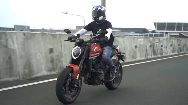 2021 Ducati Monster 937 Review - Beyond the Ride смотреть онлайн