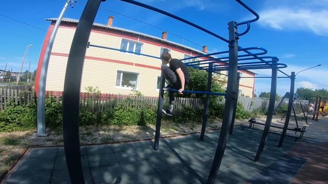 Паркур заруба с Петрухой на детской площадке. Проходим полосу препятствий на время! смотреть онлайн