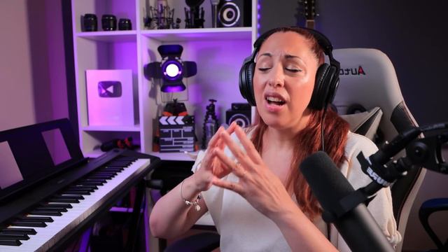 WHITNEY HOUSTON | todo sobre su VOZ | Vocal coach REACTION & ANALYSIS смотреть онлайн