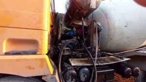 Застыл бетон в бочке миксера,автобетоносмесителя,10 кубовый шакман, долбим бочку в бетономешалке