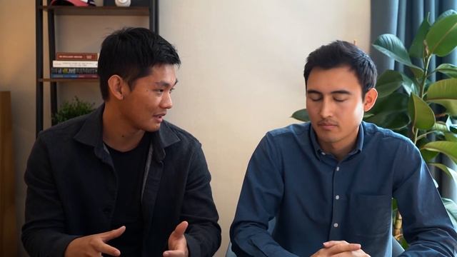 Interview with a Tesla Financial Analyst in San Francisco смотреть онлайн