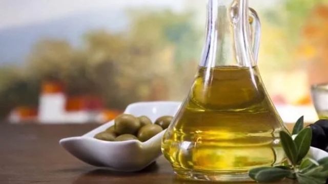 Чем пользовались красавицы древности? Какие раньше были крема и из чего их делали?