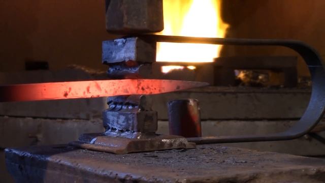 Ковка пики вручную. Blacksmithing -Forging a spear. смотреть онлайн