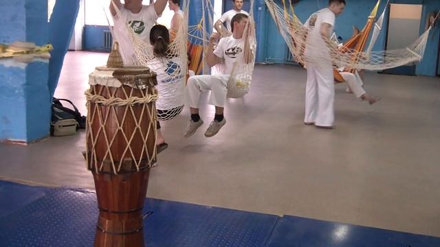 Abada капоэйра в гамаках.MP4 смотреть онлайн