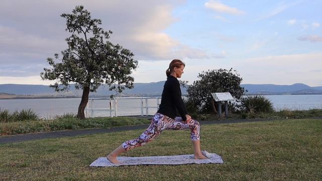 Pilates at the Point - Standing & 4-point kneeling routine 17 minutes смотреть онлайн