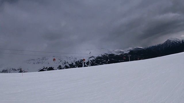 Архыз горнолыжный курорт. На горных лыжах по 1 зелёной трассе Северного склона. Станция Союз. смотреть онлайн