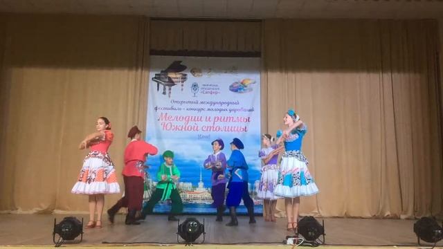 Хореографический коллектив "Наша Вольница" - "Разноцветная кадриль" смотреть онлайн