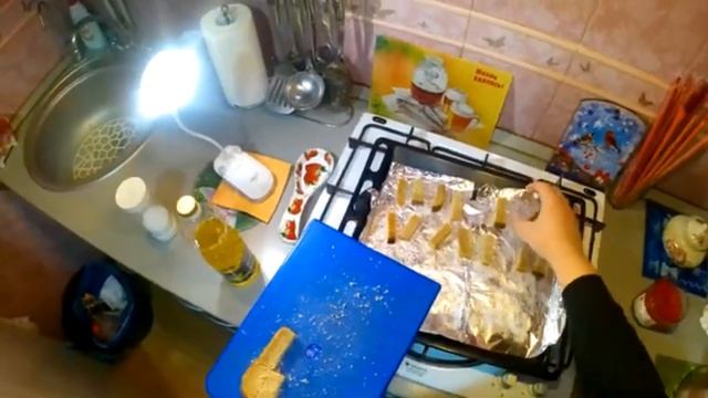 Готовлю сухарики с чесночным вкусом смотреть онлайн