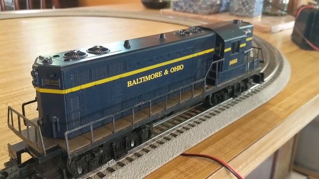 Adding some Lionel GP-7 diesel power to the railroad смотреть онлайн