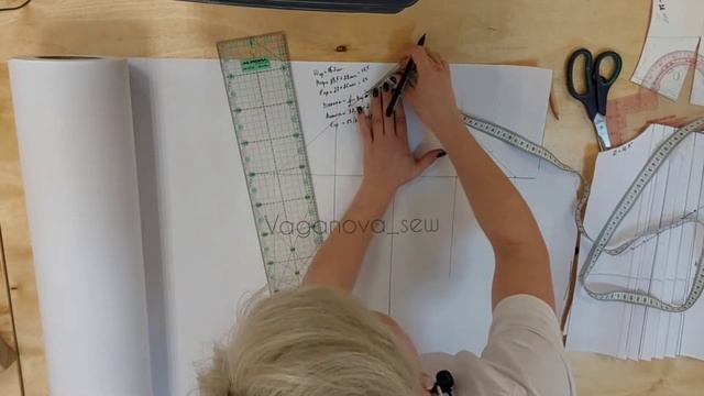 Летящее платье. Построение рукава. Часть 3 смотреть онлайн