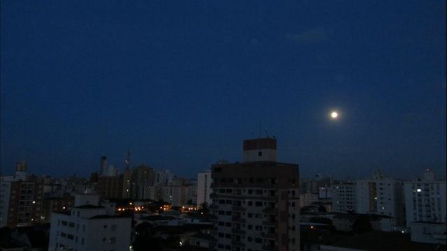 A Lua por uma Canon PowerShot SX210 IS смотреть онлайн