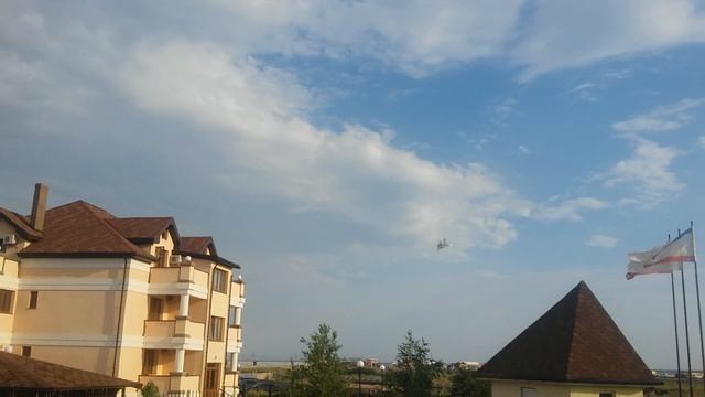 Крым. Сакский район. Военные самолеты над Новофедоровкой. смотреть онлайн