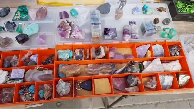 Казань. Барахолка. Продажа камней