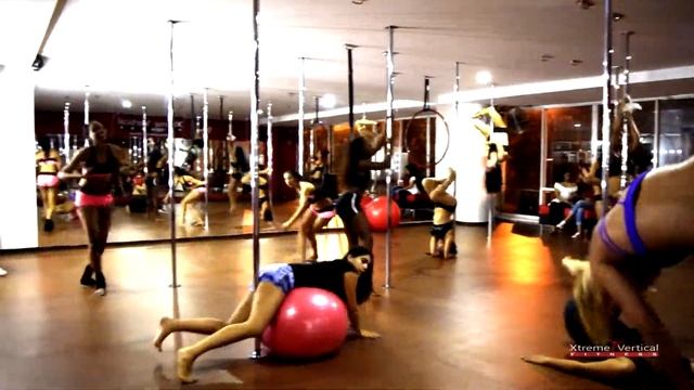 Mannequin Challenge DETRAS DE CAMARAS смотреть онлайн