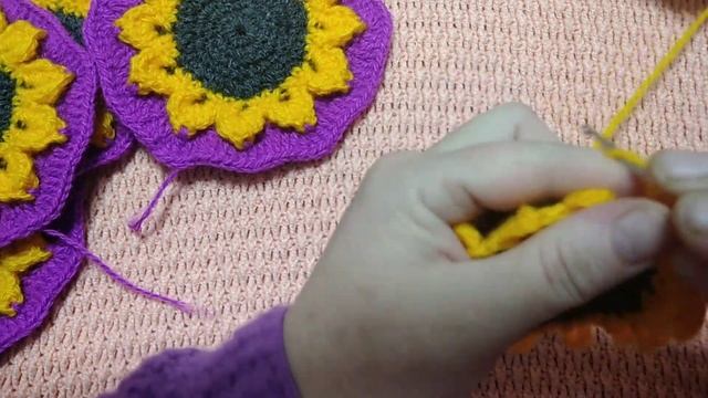 Тапочки сапожки крючком. Мотив цветок подсолнуха. How to crochet home slippers, boots. МК смотреть онлайн