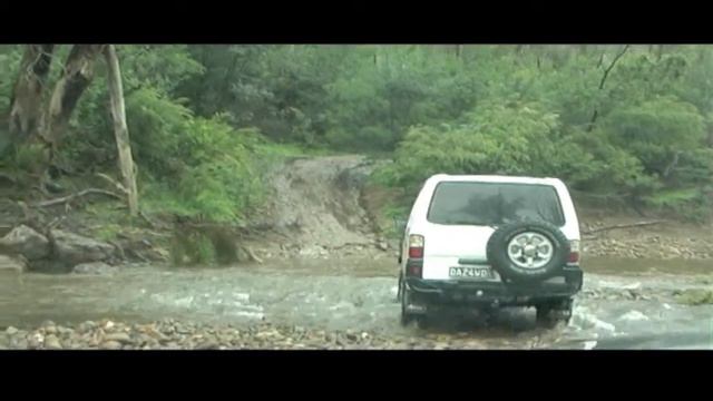 Mitsubishi l300 4wd van Huggets Crossing смотреть онлайн