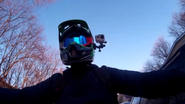 Стант на скутерах, мотоциклах, бешеных табуретках, не негры на кросачах.Васильки мчаться к солнцу смотреть онлайн