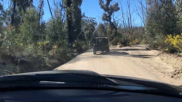 Dodge Ram Playing Cat n Mouse with Land Rover смотреть онлайн