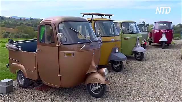 Триколісні моторолери Piaggio виїхали на парад в Італії смотреть онлайн
