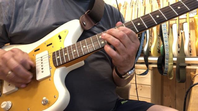 Playing with the fantastic J. Mascis Jazzmaster смотреть онлайн