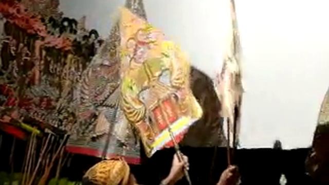Leather puppet show (wayang kulit) by Vicky child puppet master (dahlang) смотреть онлайн