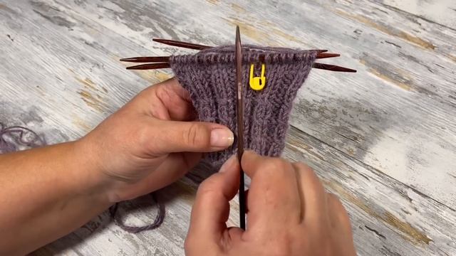 Варежки спицами. Палец индийским клином Подробный МК. смотреть онлайн