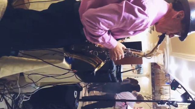 Саксофон на ваше мероприятие Миша Повзнер смотреть онлайн