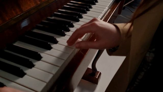 Стихотворение - А ты меня люби любую смотреть онлайн