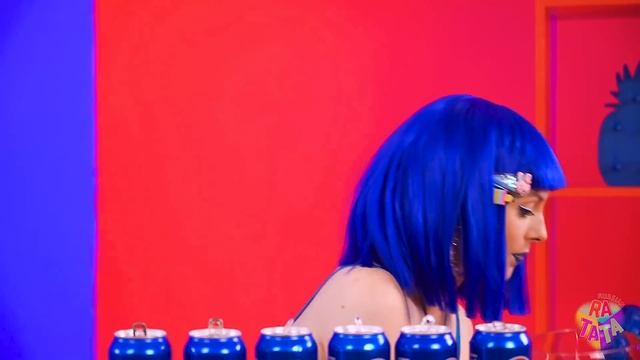 КРАСНАЯ ЕДА VS СИНЯЯ ЕДА ЧЕЛЛЕНДЖ! Едим Вкусняшки Одного Цвета Целый День от RATATA CHALLENGE