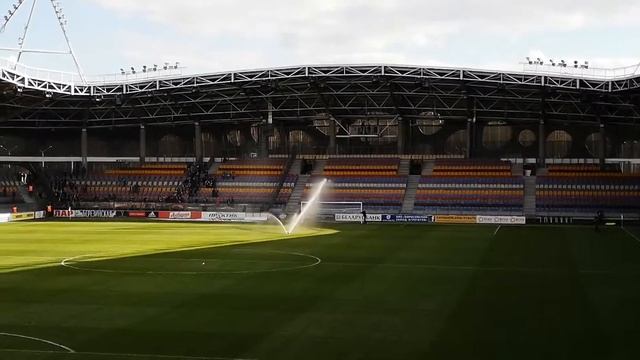 как поливают натуральное футбольное поле на Борисов арене смотреть онлайн