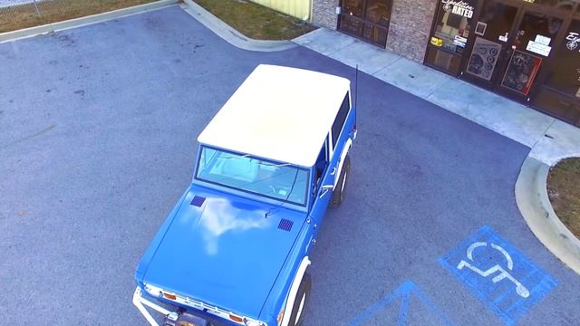 Classic Blue Ford Bronco 4x4 Walkaround смотреть онлайн
