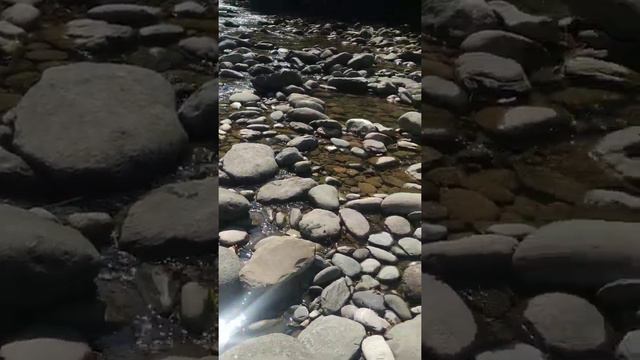 Красивые камни Ореховских водопадов и горной речки. смотреть онлайн