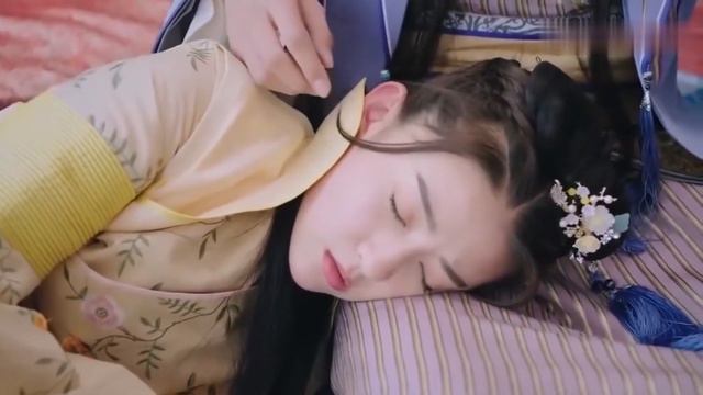 王妃被人刁難，王爺手把手教她射箭給她出氣