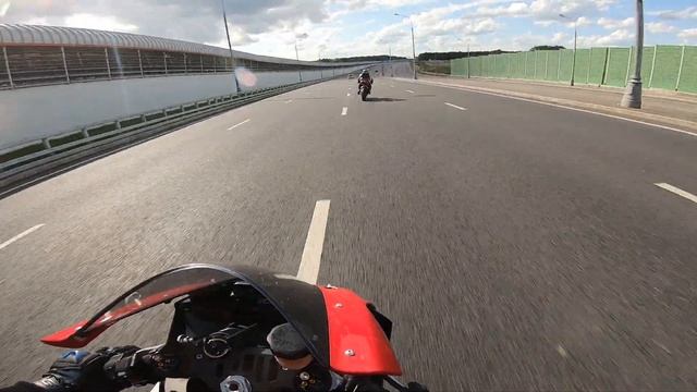 Москва, опасная езда на мото, валим на заднем! Yamaha R1, Ducati Panigale смотреть онлайн