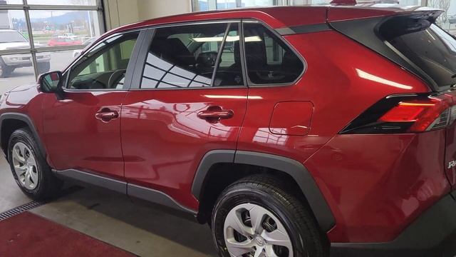 2022 Toyota RAV4 LE AWD in Ruby Flare Pearl смотреть онлайн