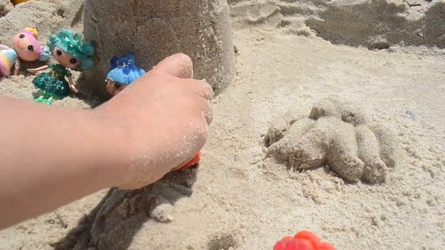 Лалалупси на море в городе Пасок. Много моря и воды!!!! смотреть онлайн