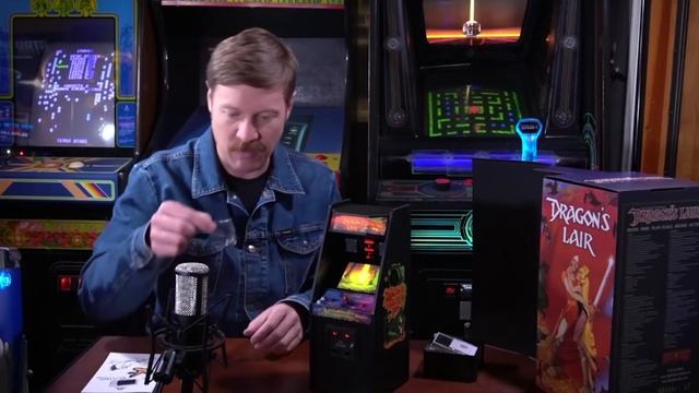 Unboxing the Tiny, Ultra-Detailed, Fully-Functional Dragon's Lair Arcade Game смотреть онлайн