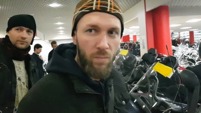 Наши будни-20. Поехали забирать мотоцикл Yamaha FJR 1300.Прогулки по мото салону. смотреть онлайн